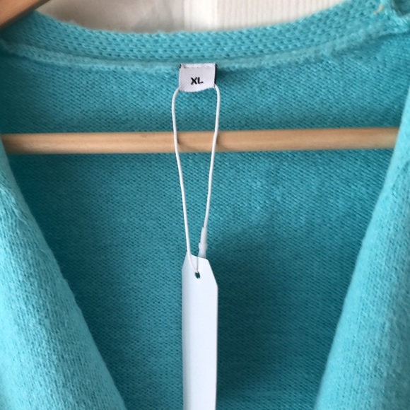 Brand new sweater - Picture 2 of 6